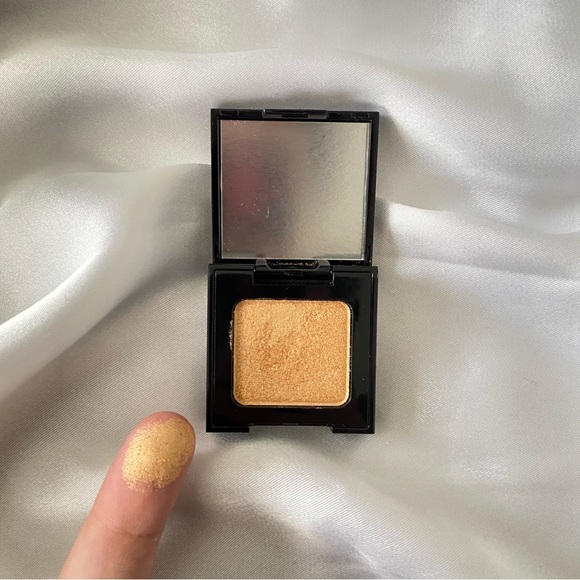 Violet Voss Pigmented Gold Eyeshadow - Picture 2 of 2